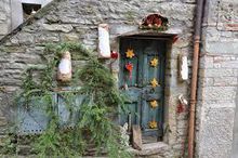 bella immagine della porta di una casa al Paese dei Prespi di Portico di Romagna (FC)