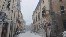 una via innevata nel Paese dei Presepi Portico di Romagna