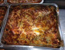 Teglia di Lasagne verdi a Portico di Romagna durante la 1° sagra della lasagna