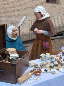 Persone travestite alla festa Autunno Ducale nelle Terre Estensi a Ferrara