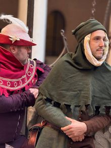 Persone travestite alla festa Autunno Ducale nelle Terre Estensi a Ferrara