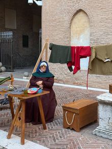 Persone travestite alla festa Autunno Ducale nelle Terre Estensi a Ferrara