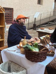 Persone travestite alla festa Autunno Ducale nelle Terre Estensi a Ferrara